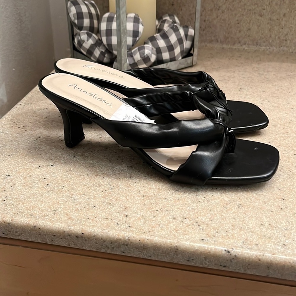 Anneliese brand size 9M black slip on heels- brand new!